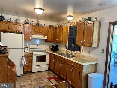 77 Poplar Ave, Temple, PA 19560 - photo 4