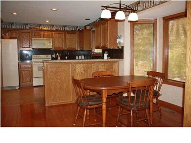 Kitchen/dining area.