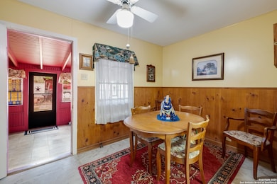 461 Texas 173, Devine, TX 78016 - photo 7