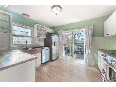 745 16th St NE, Salem, OR 97301 - photo 7