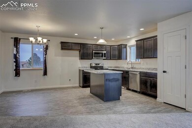 Kitchen featuring decorative light fixtures, a cen