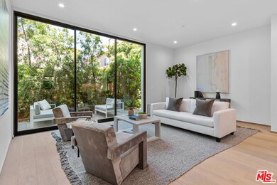 LIVING ROOM AREA