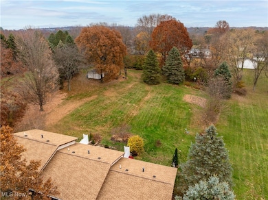 4529-4533 Camelot Cir, Uniontown, OH 44685 - photo 3