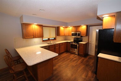 3025 Pheasant Dr unit B, Cedar Falls, IA 50613 - photo 3