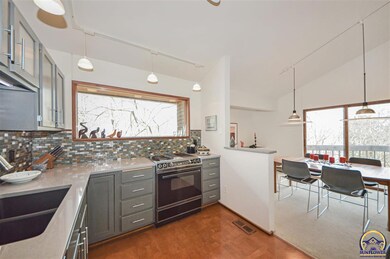 4864 SW Skyline Pkwy, Topeka, KS 66614 - photo 7