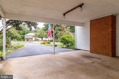 8000 Lake Pleasant Dr, Springfield, VA 22153 - photo 7