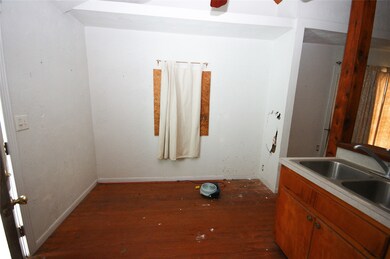 1300 W Dumble St, Alvin, TX 77511 - photo 5