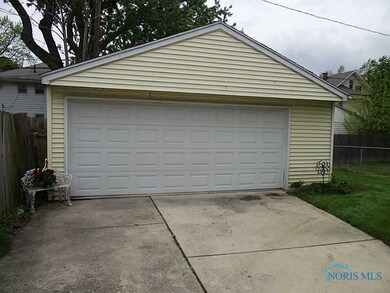 Detached Garage.