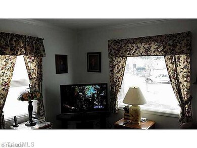Living Room. Great Natural Lighting in the Living Room