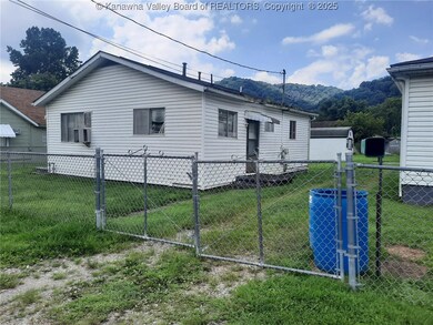 4809 1/2 Church Dr, Charleston, WV 25306 - photo 5