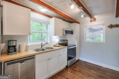 Chopping block counters provide warmth and functio