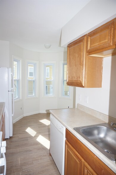 90 Chandler St, Nashua, NH 03064 - photo 6