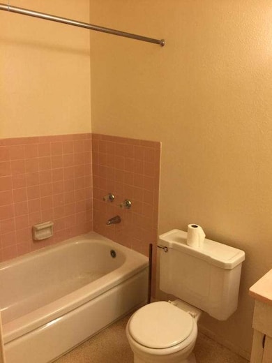 hall bath_1 3836 Rovey