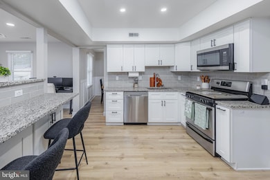 128 Robins Run W, Swedesboro, NJ 08085 - photo 2