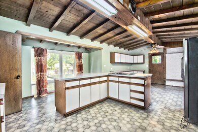 521 Flossmoor Ave, Waukegan, IL 60085 - photo 5