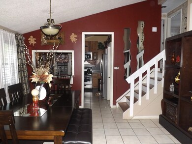 1724 Queens Ct, Carpentersville, IL 60110 - photo 6