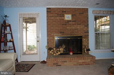 1525 Autumn Ridge Cir, Reston, VA 20194 - photo 5