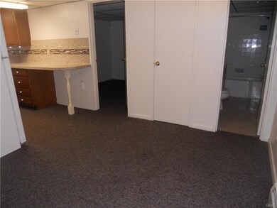 Eat-in kitchen area and breakfast bar