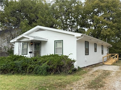 511 E 7th St, Ottawa, KS 66067 - photo 3