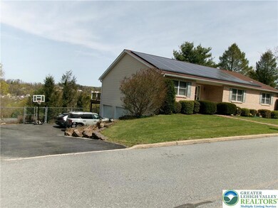 7237 Kingstead Dr, Slatington, PA 18080 - photo 4