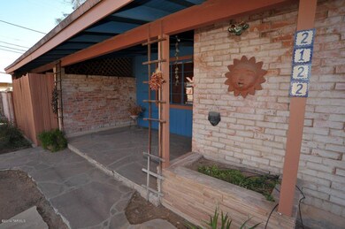 Front porch to SE
