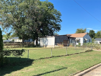 2722 E Marshall St, Tulsa, OK 74110 - photo 4