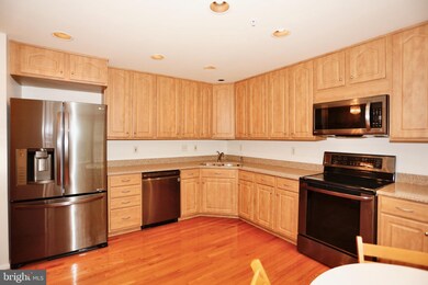 15809 Glacier Ct, North Potomac, MD 20878 - photo 5