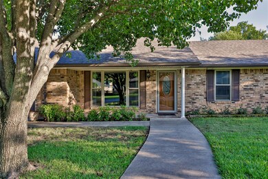 2002 Brentwood St, Gainesville, TX 76240 - photo 2