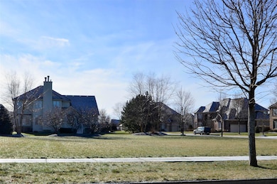 1251 Lansbrook Dr, South Elgin, IL 60177 - photo 5