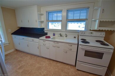 919 Mack Rd, Asheboro, NC 27205 - photo 3