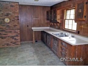 Eat-in Kitchen
