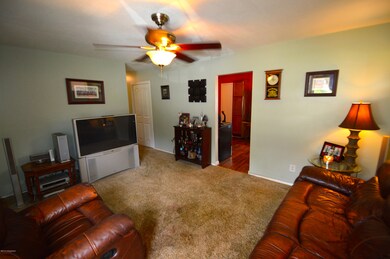 9301 Pagoda Dr, Louisville, KY 40229 - photo 4