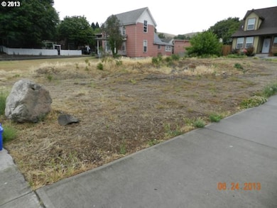 1418 E 9th St, the Dalles, OR 97058 - photo 3