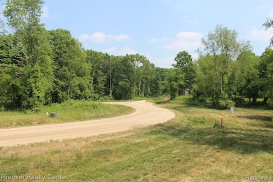 2722 Twin Oaks Dr, Milford Township, MI 48381 - photo 2