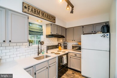 208 Mcdaniel Dr, Purcellville, VA 20132 - photo 6