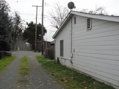 506 NW Clarke St, Grants Pass, OR 97526 - photo 3