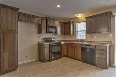 256 Pointe Ln, Raymore, MO 64083 - photo 5