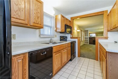 4114 Pleasant St, Des Moines, IA 50312 - photo 6