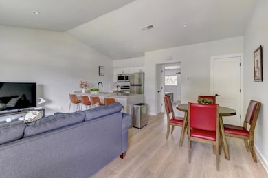 1205 Hollow Creek Dr unit 202, Austin, TX 78704 - photo 2