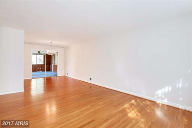 3611 Sandy Ct, Kensington, MD 20895 - photo 3