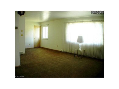 Flexible dining room and living room floorplan!