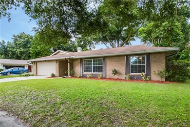 Large front yard w/plenty of shade