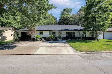 608 W Lobit St, Baytown, TX 77520 - photo 6