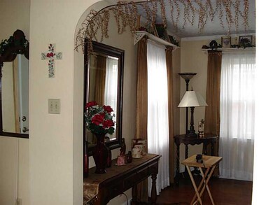 Entry/Foyer.