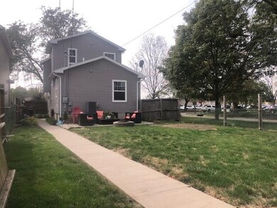 900 8th St SE, Cedar Rapids, IA 52401 - photo 2