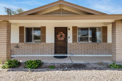 1215 E Geneva Dr-5