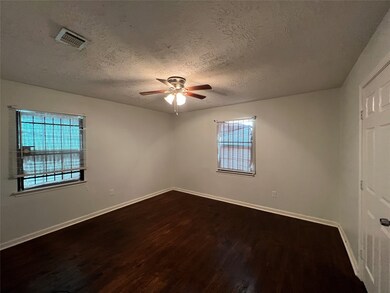 6011 Beekman Rd, Houston, TX 77021 - photo 7