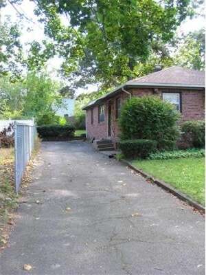 55 Rollins St, Springfield, MA 01109 - photo 2