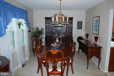 6207 Wilmington Dr, Burke, VA 22015 - photo 5