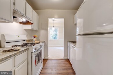 3800 Lyndhurst Dr unit 302, Fairfax, VA 22031 - photo 7